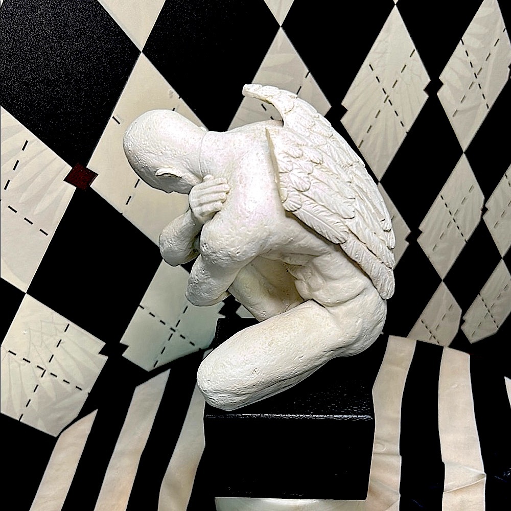 Vitruvian Weeping Angel Sculpture – Pensive Angel Inspired by da Vinci | TMS - Picture 9 of 17